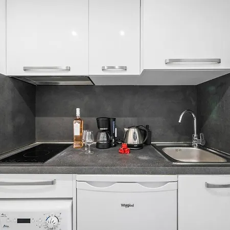 Lastoria- Au Coeur Du Centre - Bord De *