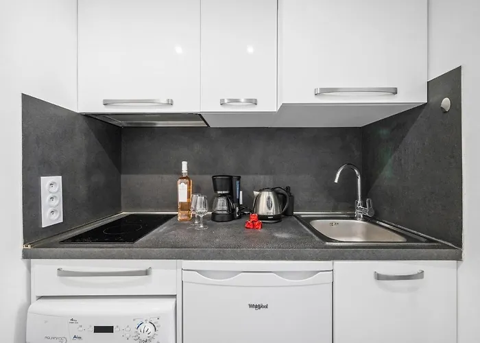 Lastoria- Au Coeur Du Centre - Bord De *